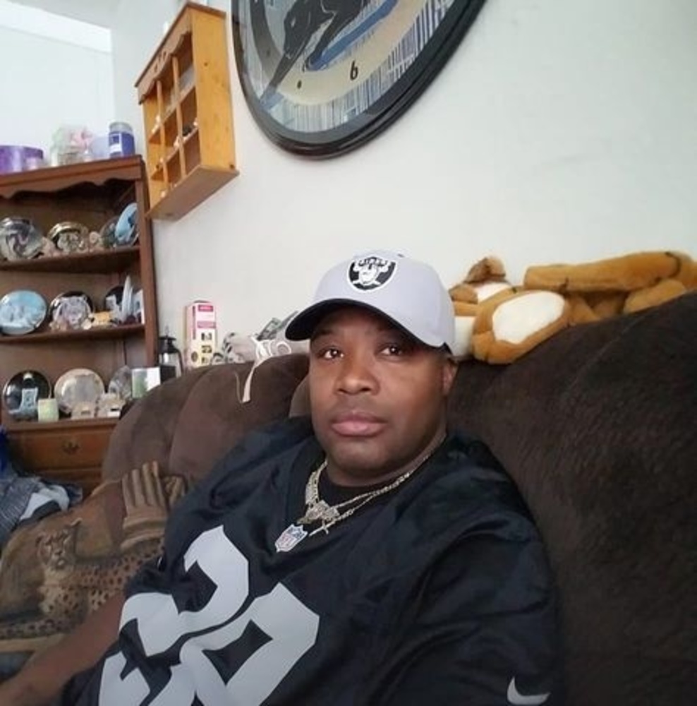 Meet your Posher, Dennis